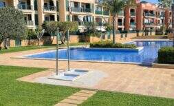 Piso en planta baja con jardín y acceso a la piscina comunitaria