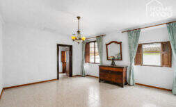 Townhouse with guest apartment in Felanitx - 308m², 4 bedrooms, 1 bathroom, terrace, garden, garage, pool option