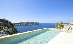 Villa de lujo en primera línea de mar con piscina infinita en Port Andratx