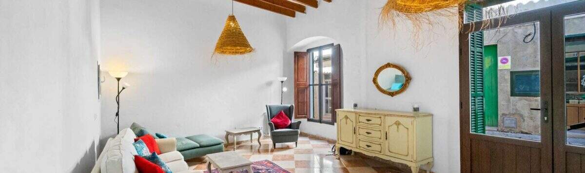 Bild zum Objekt: Renoviertes Stadthaus mit 2 SZ, 2 Bädern & Garage zu kaufen