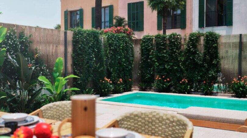 Stadthaus Pool Campos