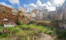 Stadthaus in Felanitx mit Projekt und großem Grundstück