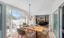 Villa mit Meerblick, Pool und Baugrundstück in s’Alqueria Blanca