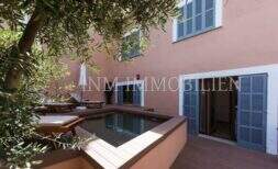 Hotel urbano bien establecido en venta en el centro de la isla