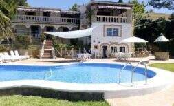 Amplio chalet con licencia de alquiler en alquiler o venta en Santa Ponsa