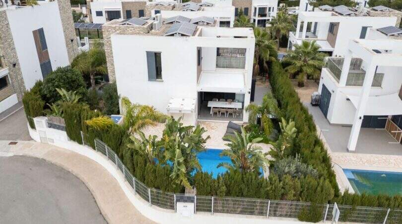 Side view Villa Murada