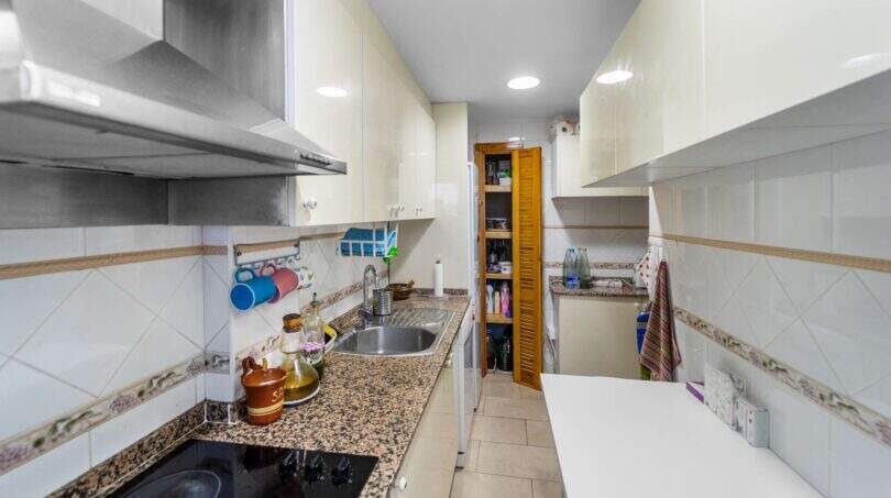 Kuche mit Vorradsraum