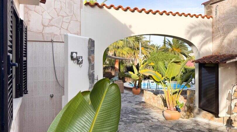 Chalet Pool Gästehaus strandnah mediterran