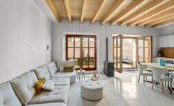 Mudarse y disfrutar - casa de pueblo renovada con plano perfecto