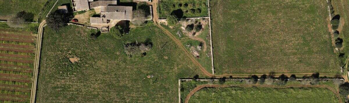 Bild zum Objekt: Landhaus mit 2 Häusern & 3 Garagen zu kaufen; zum renovieren