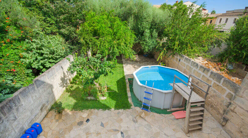 Garten mit Aufstellpool