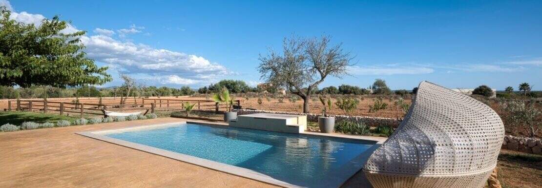Terraza con vistas a la piscina