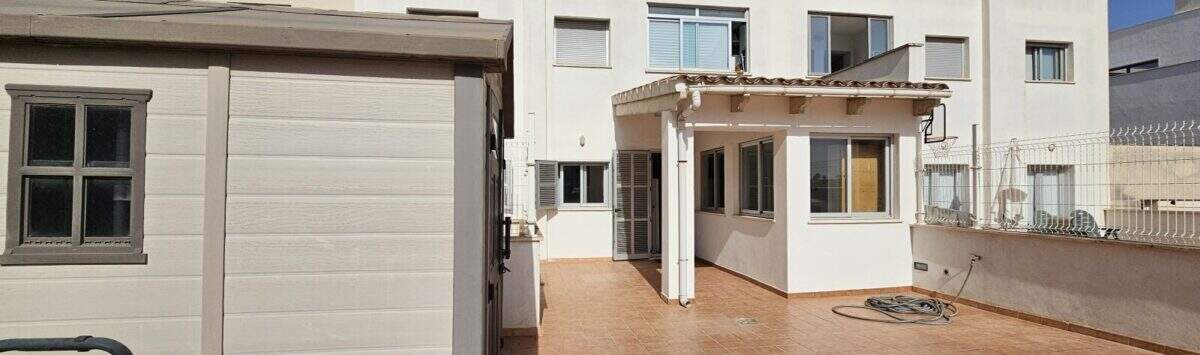 Bild zum Objekt: 220m² Wohnung mit 4 Zimmern, 2 Bädern und Terrasse zu mieten