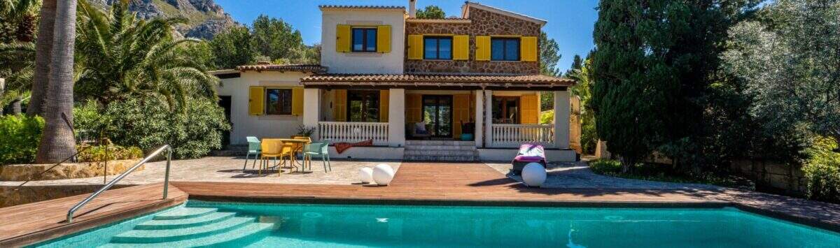 Bild zum Objekt: Chalet mit 6 Zimmern, 2 Bädern, Pool und Meerblick zu kaufen