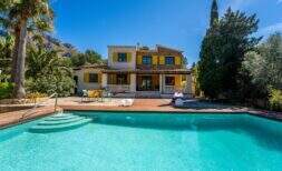 Chalet mit großem Pool – nur 100m vom Meer