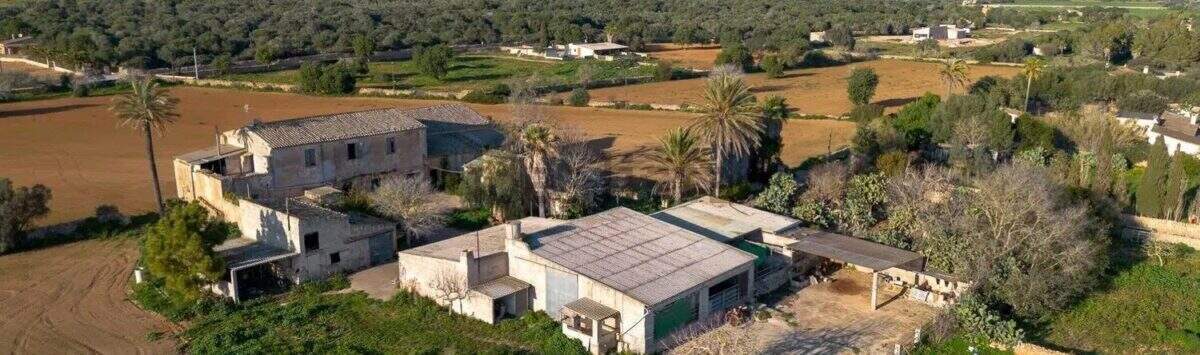 Bild zum Objekt: Herrenhaus mit 6 Zimmern, Nebengebäude und Mühle zu kaufen