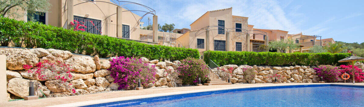 Bild zum Objekt: 118m² Reihenhaus mit 3 Zimmern, 3 Bädern und Pool zu kaufen