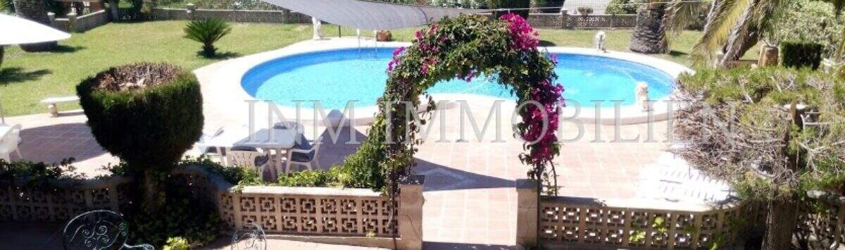 Bild zum Objekt: Möbliertes 450m² mit 7 Zimmern, 4 Bädern und Pool zu kaufen