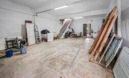 Agricultural plot in Felanitx with garage/storage and residential option