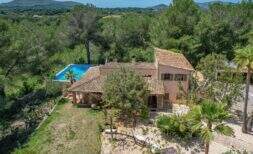 Große Natursteinfinca mitten in der Natur nahe Artà mit Vermietungslizenz