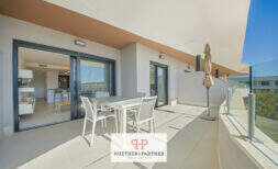 La Perla – Neuwertige 2 Schlafzimmer Wohnung mit großer Terrasse