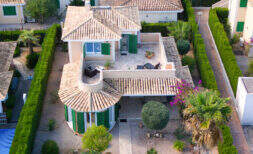 Luxury chalet close to the beach with upscale furnishings