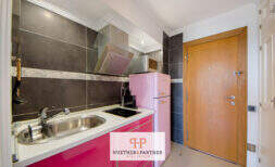 Kleines Apartment mit Balkon und Gemeinschaftspool