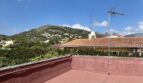 Dachterrasse des Chalets in Palmanyola mit Bergpanorama, Antennen und Blick auf Nachbargebäude