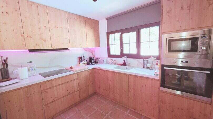 Fitted kitchen