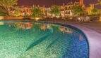 Piscina grande noche (REAL)