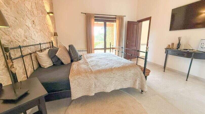 LF0902-finca-in-felanitx-renoviert-luxusimmobilie-32