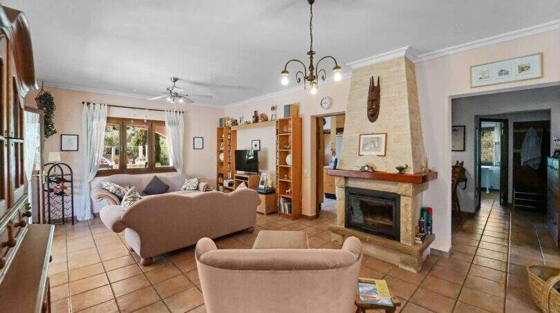 Villa-with-pool-and-apartment-Cala-Murada-11