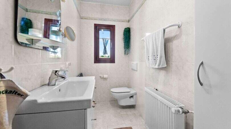 Villa-with-pool-and-apartment-Cala-Murada-13