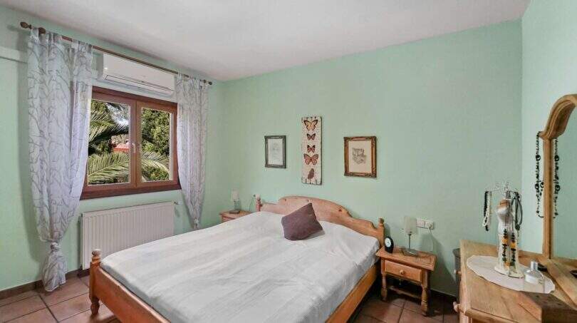 Villa-with-pool-and-apartment-Cala-Murada-21
