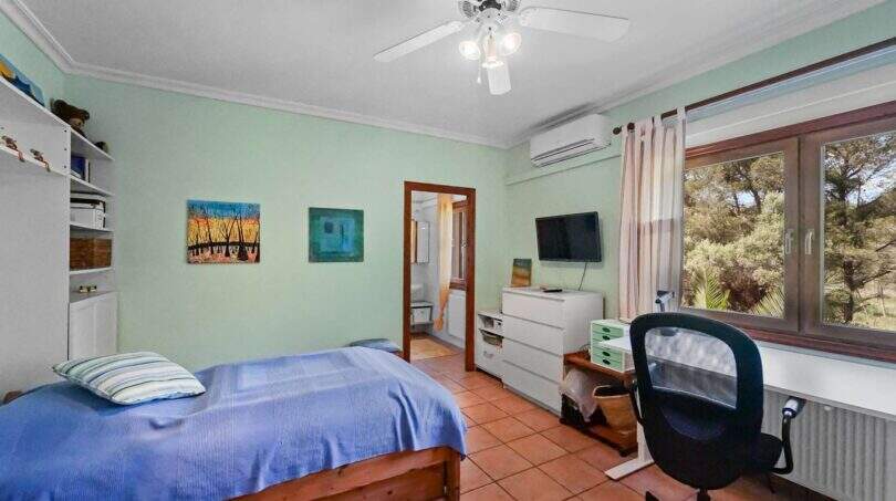 Villa-with-pool-and-apartment-Cala-Murada-18