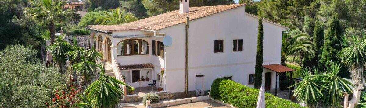 View of the property: 262m² house with 8 bedrooms, 4 bathrooms and pool for sale
