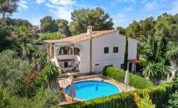 Casa con piscina y piso independiente