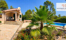 Mallorcan dream: Buy a small finca with pool in Pinà on Mallorca