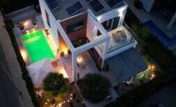 Exklusive Luxusvilla auf Mallorca kaufen – Designer-Bauhausvilla mit Pool, Meerblick, nahe Golfplatz