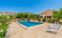 Finca mediterránea con licencia ETV, vistas panorámicas y extensa parcela natural