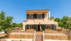 Klassische Fassade mit eleganten Loggien und durchdachtem Terrassensystem