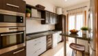 Moderne Einbaukueche im Penthouse in Inca auf Mallorca mit hochwertigen Geraeten