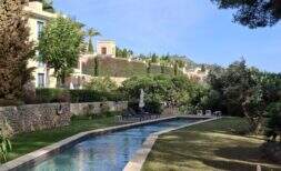Mediterrane Gartenresidenz mit Gästebereich in exklusiver Lage