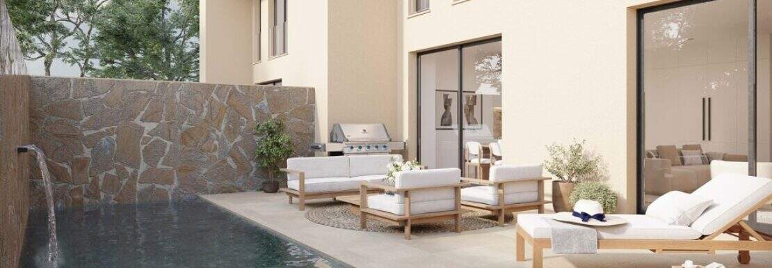 Moderner Neubau in Felanitx: Sonniger Außenbereich mit Pool, Wasserwand, Lounge und Grillbereich