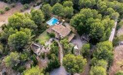 Exclusive natural stone finca with guest house, infinity pool, and ETV license near Artà