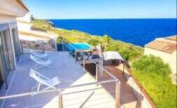 Mediterrane Luxusvilla in erster Meereslinie mit ETV-Lizenz, Pool und spektakulärem Meerblick in Cala Magrana