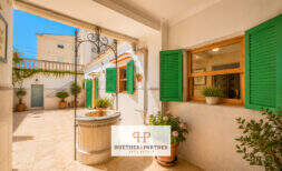 Stadthaus in Porto Cristo mit Garage in ruhiger Zentrumslage