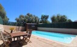 Exklusiv nur bei uns: Chalet mit Meerblick, Dachterrasse und Pool – Stilvolle Eleganz auf zwei Ebenen