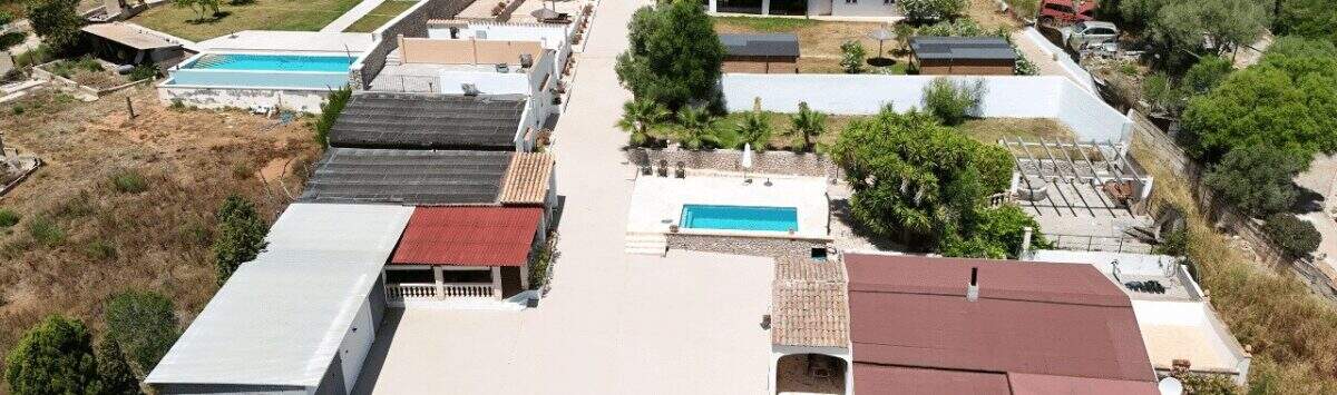 Bild zum Objekt: 15.000m² Wohnanlage mit 8 Wohneinheiten und Pool zu kaufen