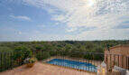 Dachterrasse mit Pool, Panoramablick über Olivenhaine, Laternen und Blumentopf, Finca Ses Salines